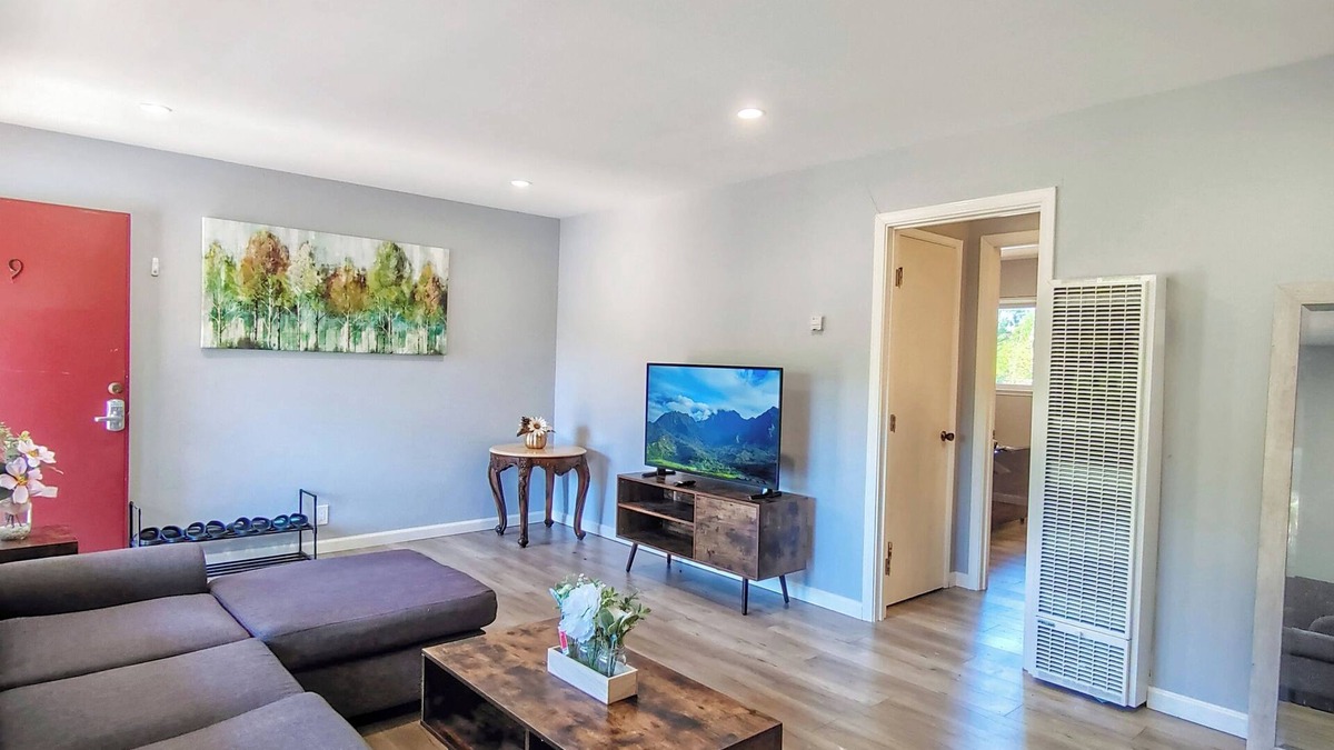 Old Mountain View Apartment | 261-9 Cozy 2-Bedroom Apartment near Mountain View Downtown