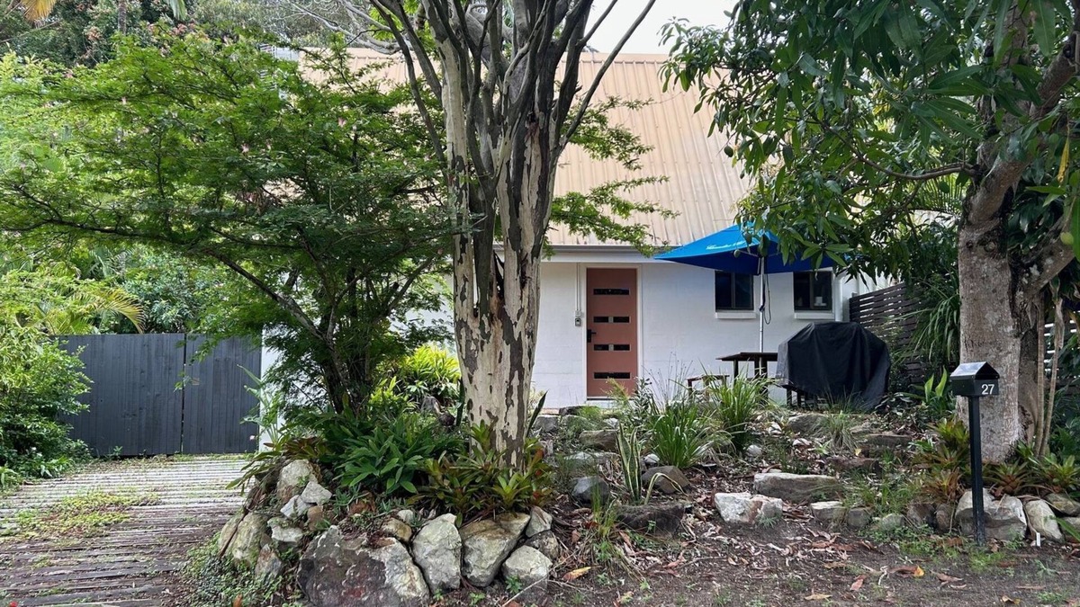 Rainbow Beach House | 27 Green Valley Drive - Rainbow Beach. Beach Chalet, Pets welcome