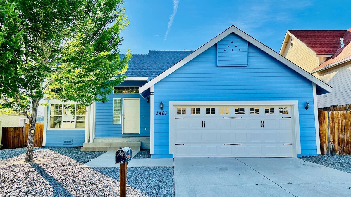 Northeast Reno House | 27 minutes to Tesla/Sleeps 12