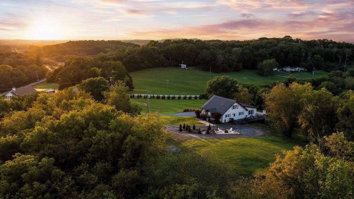 Thompson's Station House | 27 South - Lux Estate w/Views, Hot Tub & Gameroom