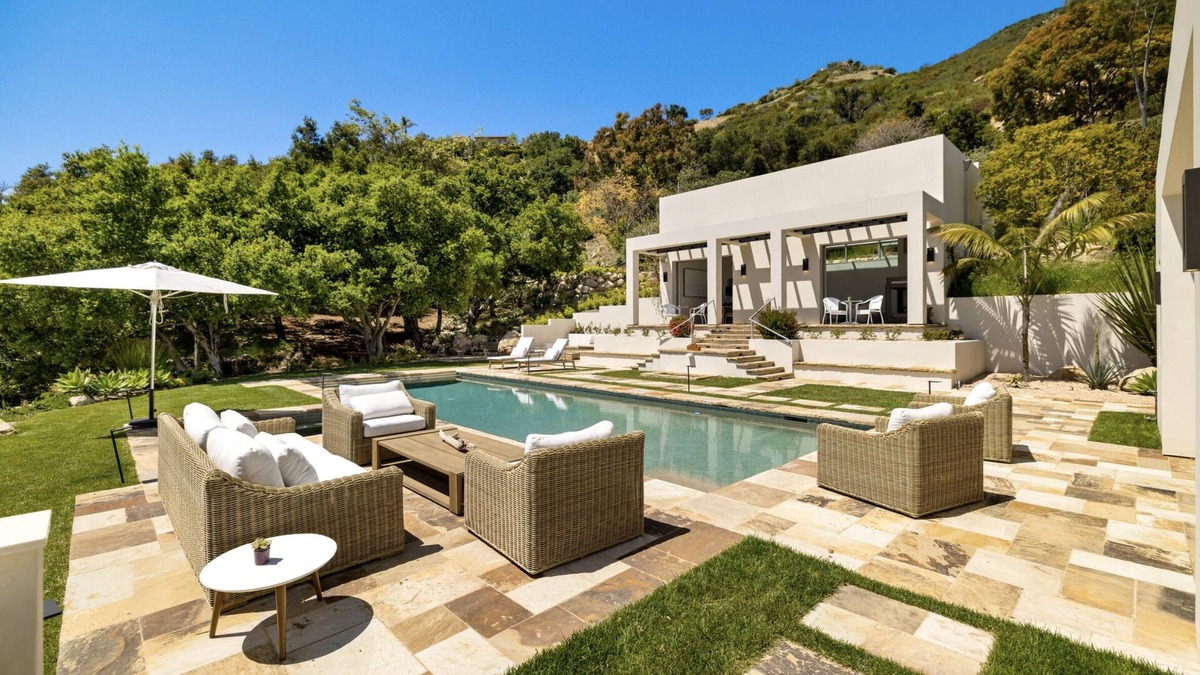 Montecito House | 270-degree Ocean Views, 47’ heated pool, stunning contemporary coastal retreat.