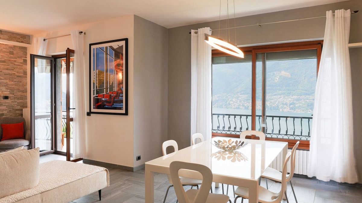 Faggeto Lario Apartment | 270 View