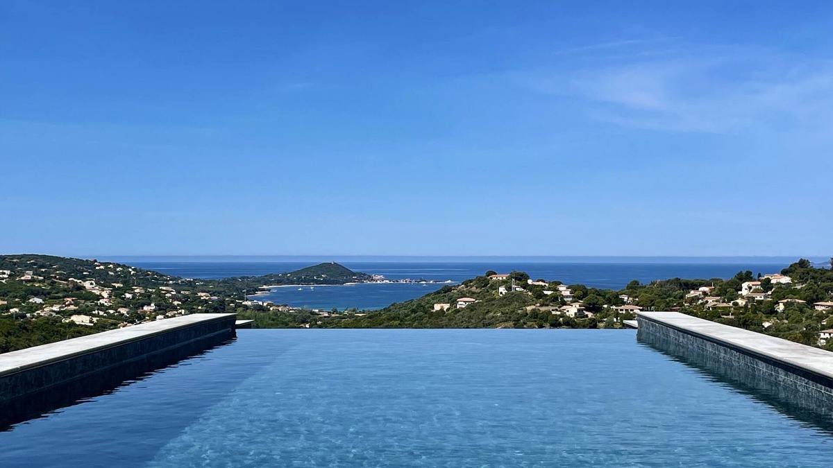 Pietrosella Villa | 270m², 5 Bedrooms with shower romms and a swimming pool