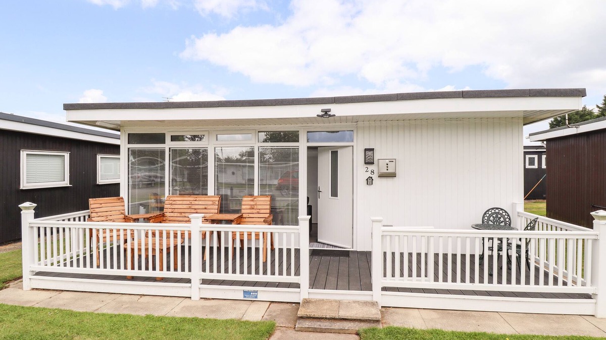 Chapel Saint Leonards Cottage | 28 CHERRY PARK, family friendly, with a garden in Chapel St Leonards