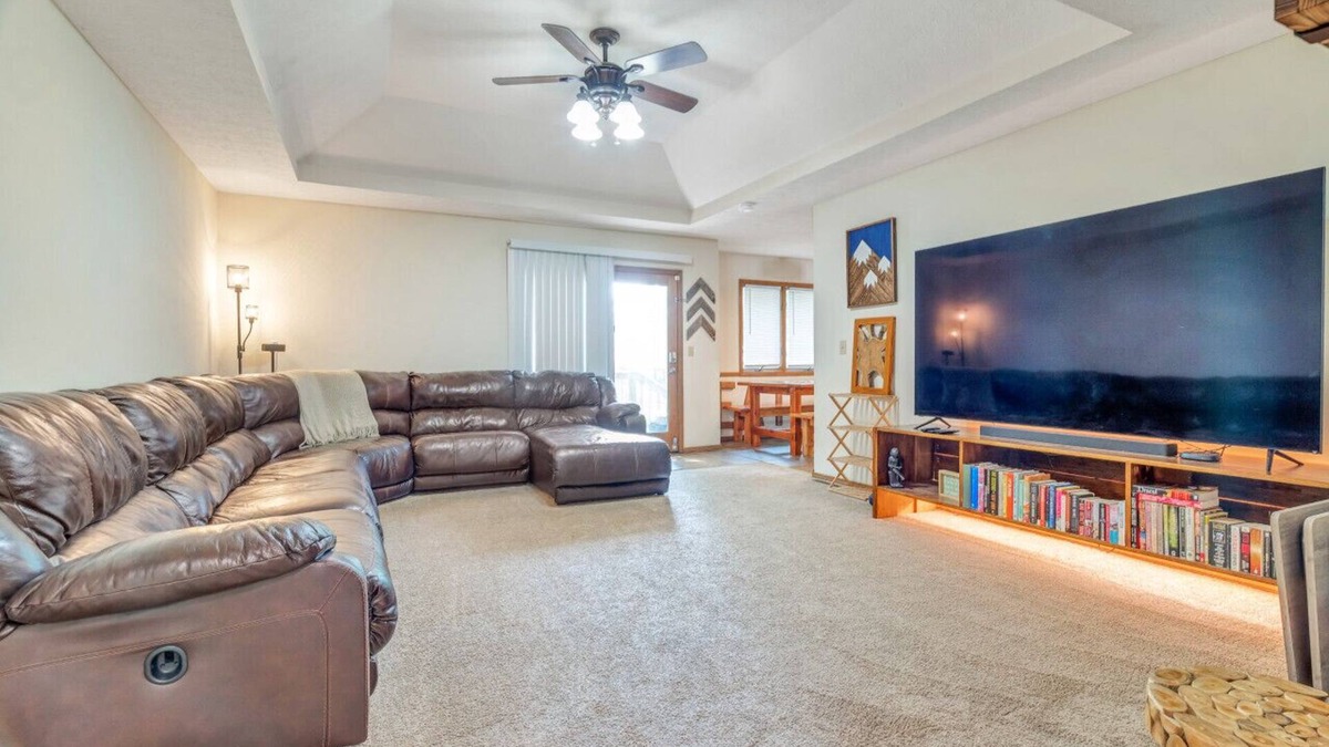 Springfield House | 2805 N Summit Ave · Relax at the Summit - 3bd, 2b