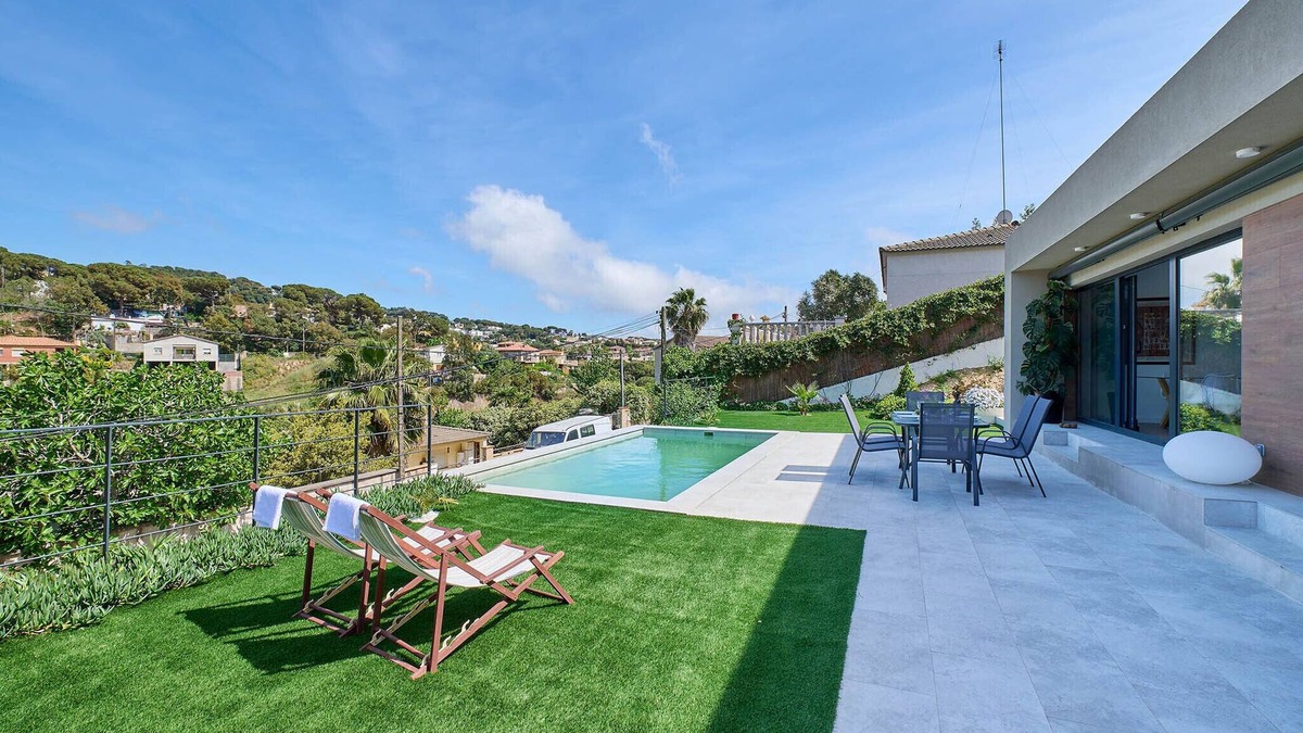 Vidreres Villa | 2AGN02 - Modern house with private swimming pool in residential area