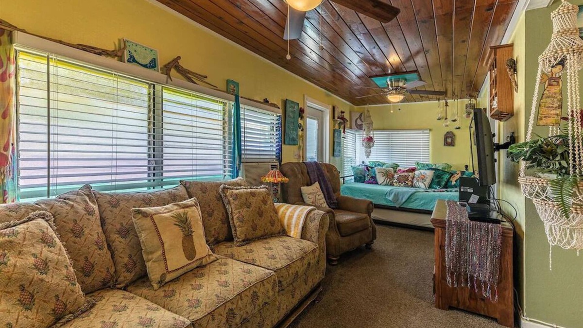 Bacliff House | 2B/1B sleeps 8 on waterfront property - 270' pier, pool, hot tubs & amenities