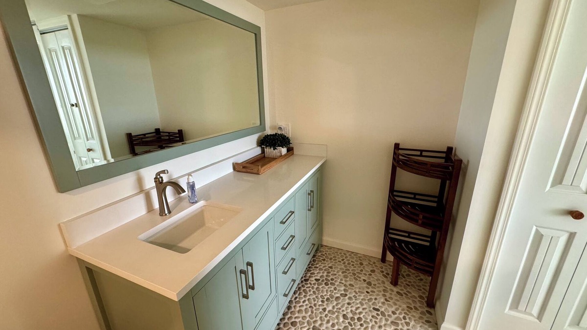 Southend Condo | 2b/2b Beachfront Oceanview with POOL