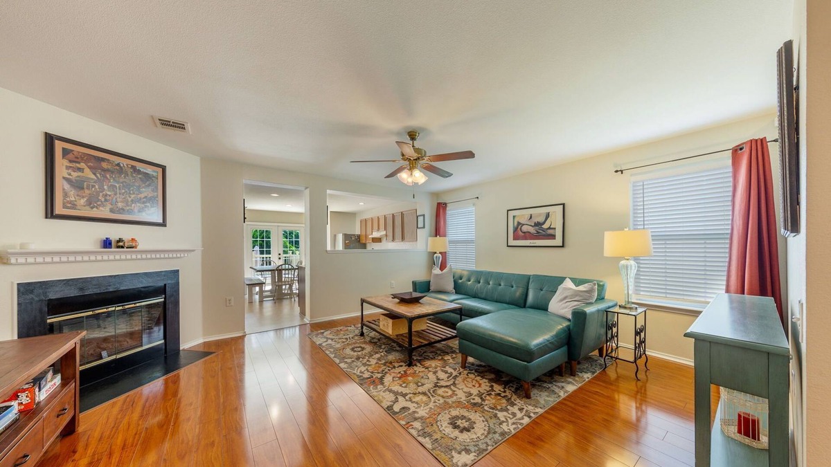 Austin House | 2B2B w/full backyard. Centrally located in S. ATX - small trained dog friendly