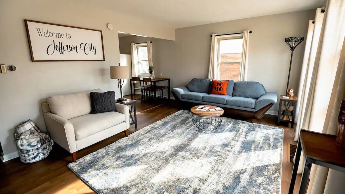 Jefferson City House | 2BD, 1BA Home. 5-10 Minutes to ANYWHERE in JCMO!