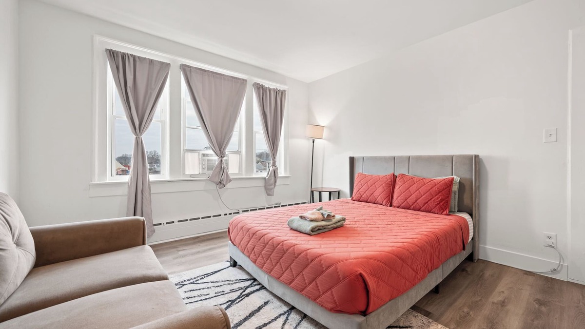 Hartford Apartment | 2bd/1ba near downtown- 4 mins to Trinity College