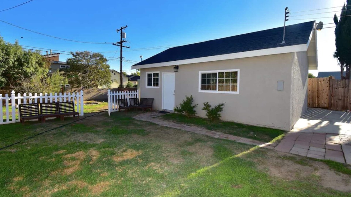 La Mirada House | 2BD~1BA near Freeways and Biola University ~15 min Drive to Disneyland