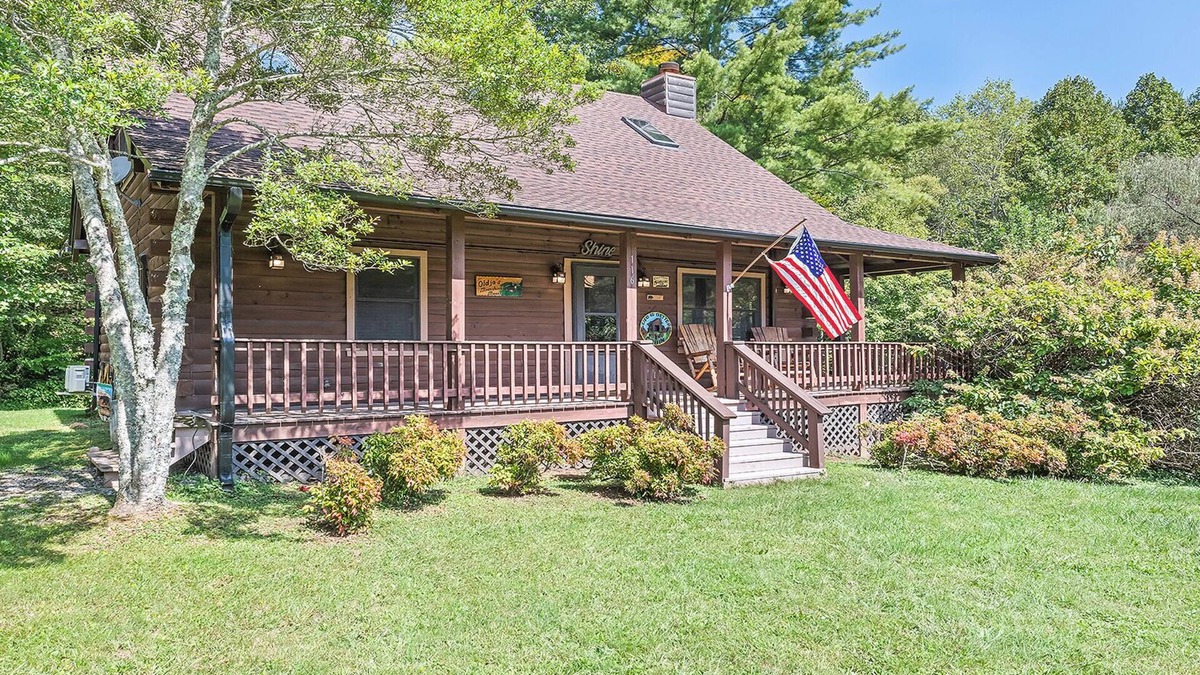 Hemphill Heights Cabin | 2BD 2BA Cozy Log Cabin, Easy Paved Access, View, Gas Log, Hot Tub, Wifi Pond