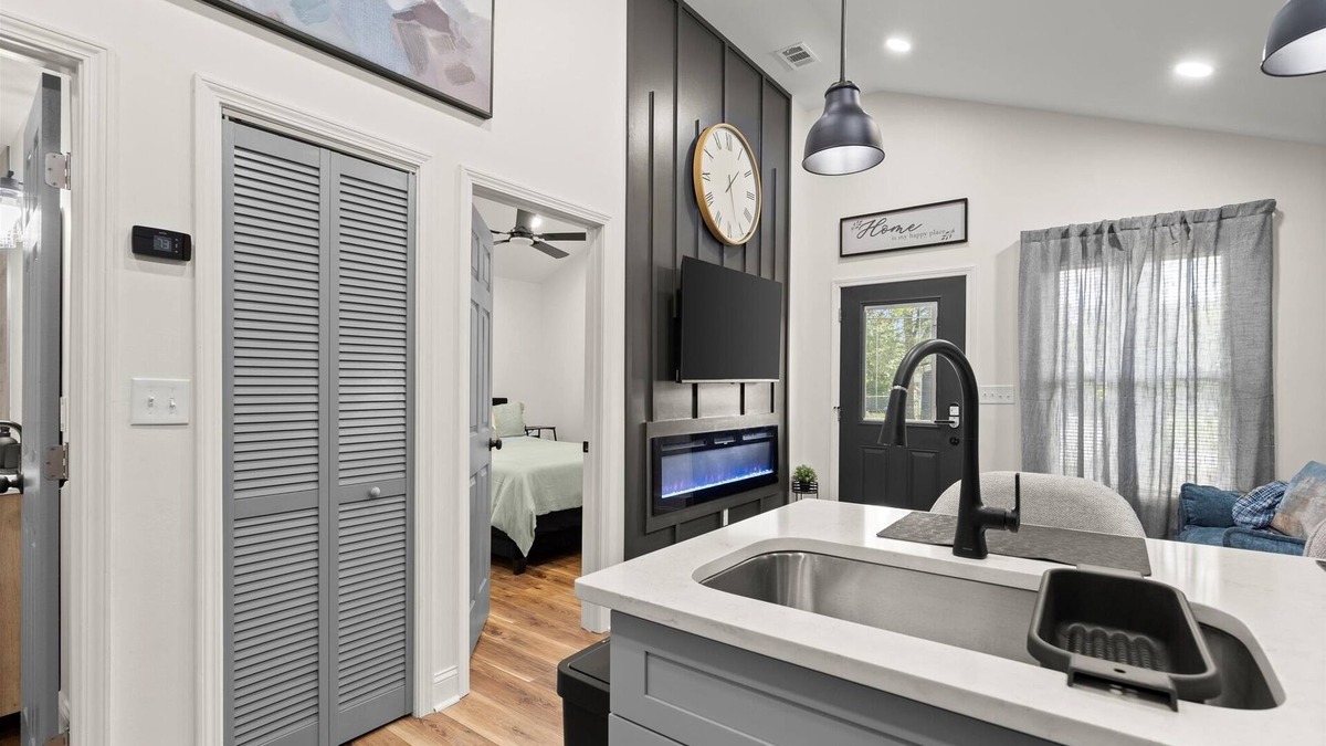 Belvedere Park Cottage | 2BD/2BA Designer Cottage in Decatur – Couples/Solo