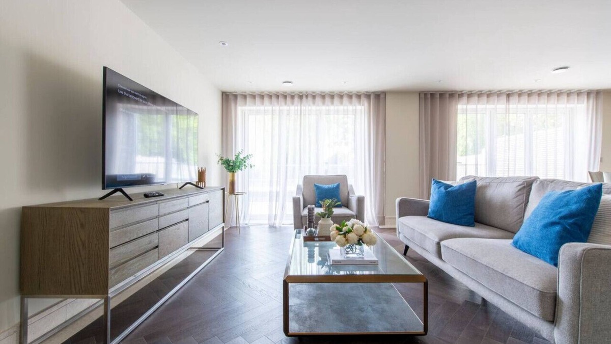 Chigwell Apartment | 2BD, 2BA Urban Oasis