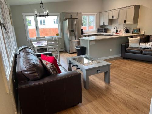 South Addition Apartment | 2BD 2BR Downtown Westchester Sleeps 2 to 6