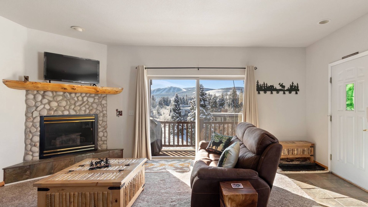 Rendezvous Condo | ★2BD Condo/Hot Tub/Near Slopes/Shops/THE VIEWS!★