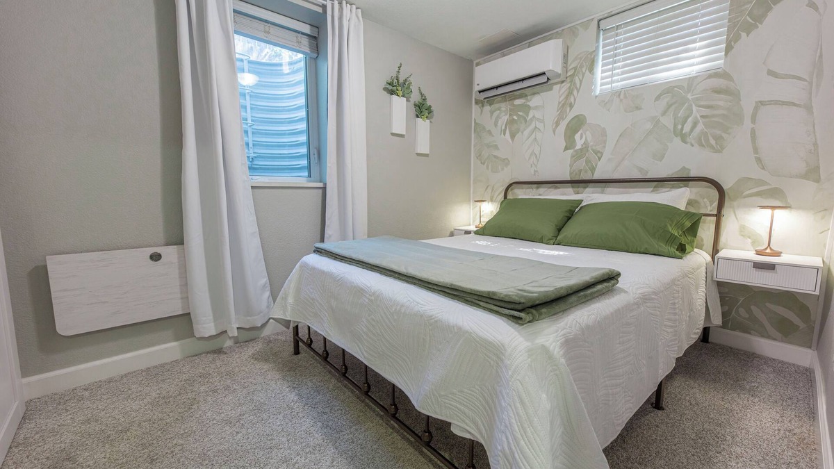 Englewood House | 2BD Garden Level Unit Near Swedish/Craig Hospitals, Fiddler's Green & Littleton!