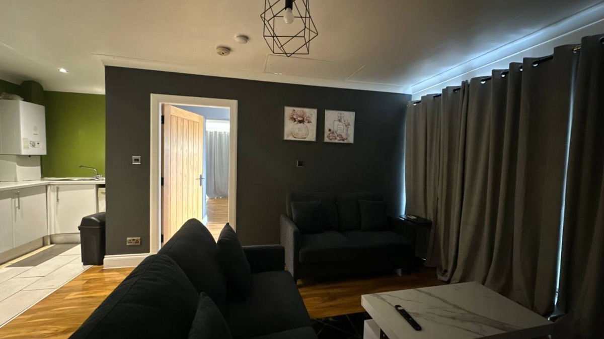 Liberton Apartment | 2BD | Ocean Terminal | Tram to Airport | Sleeps 4
