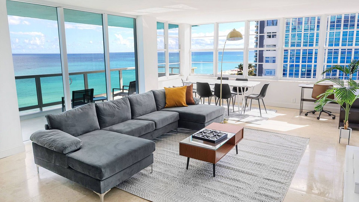 Miami Beach Apartment | 2bd Oceanfront Master Ste OceanView w/balcony, Pool, nearby dining, beach access