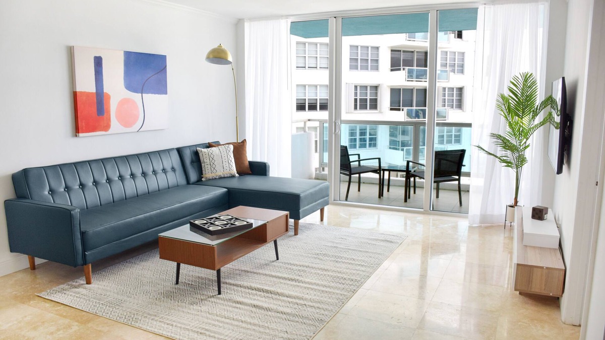 La Gorce Apartment | 2bd2bth Partial Ocean view Ste w/balcony, Pool, nearby dining, beach access