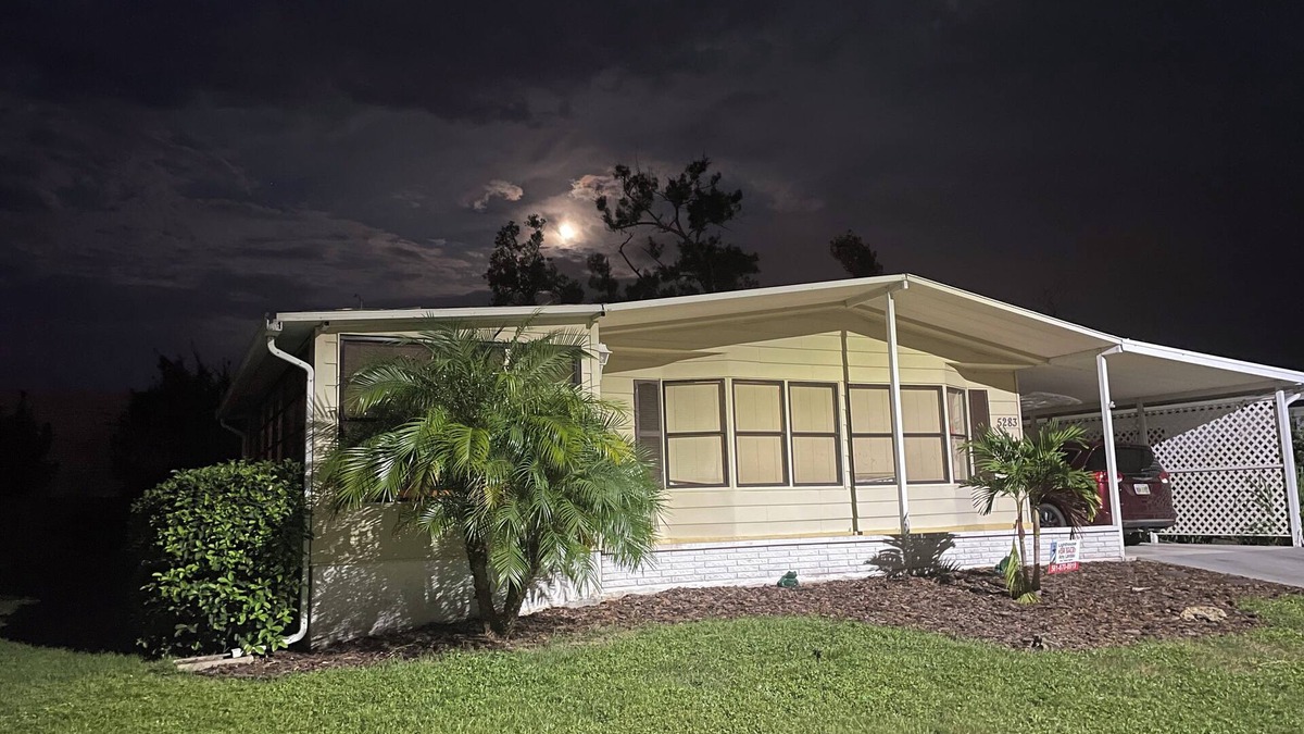 Sarasota House | 2bdr/2b pet friendly 55+ community w/amenities 5min to Siesta Key!