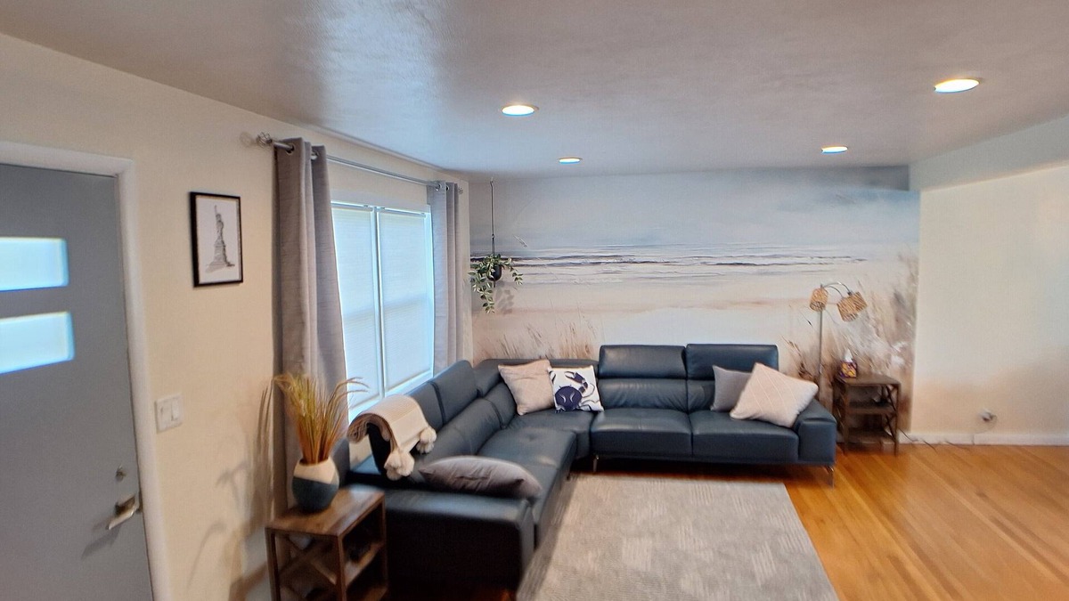 Gurnee House | 2bed/1bath TH - 7min Six Flags, 14min Navy Base