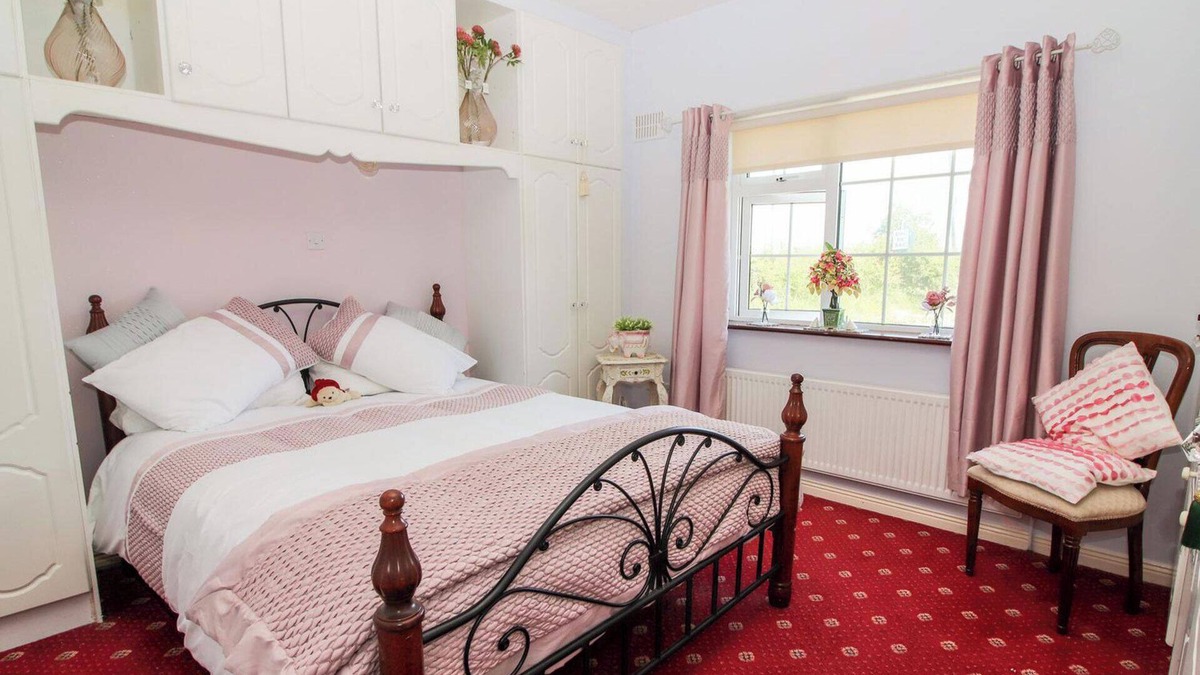 Listowel Cottage | 2Bed Cottage, Sleeps 6, River Walks,Garden,Parking