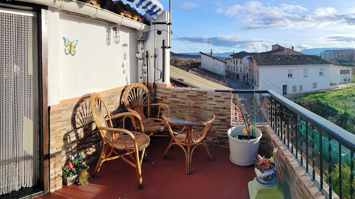 Fuenmayor House | 2bed Traditional Apt - Private Balcony - Fuenmayor