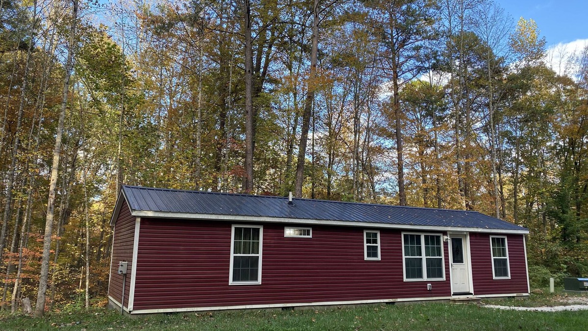 Pittsburg Cottage | 2Bedroom, 1.5Bath Cottage at Beautiful Wood Creek Lake, Near Wood creek Marina.