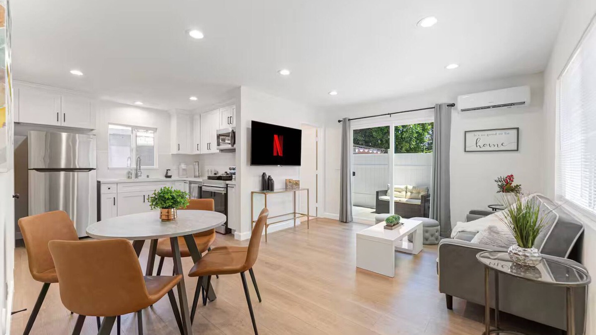 Monrovia House | 2Bedroom - 1Bath - Quiet - DTLA - Outdoor Space - Free Parking