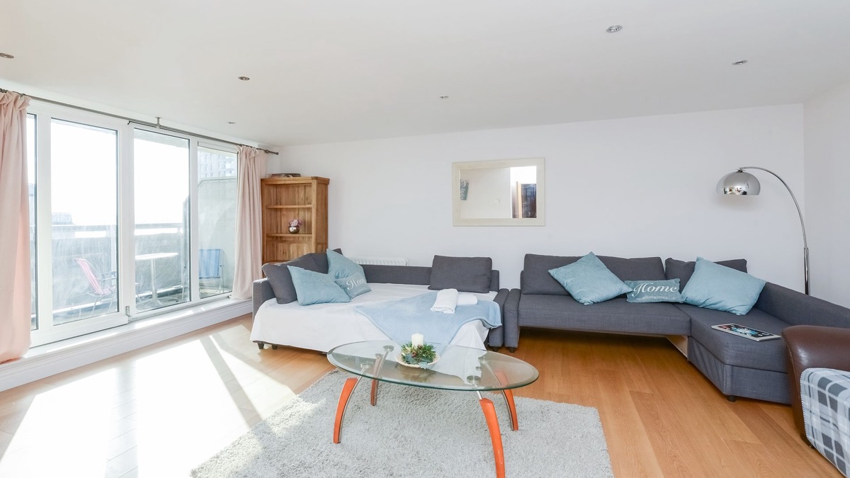 Royal Docks Apartment | 2Bedrooms 2 Bathroom Near City Airport, Excel and the 02 sleeps up to 9 peeople
