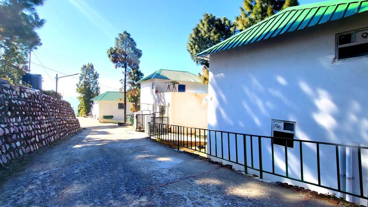 Lansdowne Villa | 2BHK Villa with Living room, Private Kitchen, Garden, Parking, Terrace, WIFI.