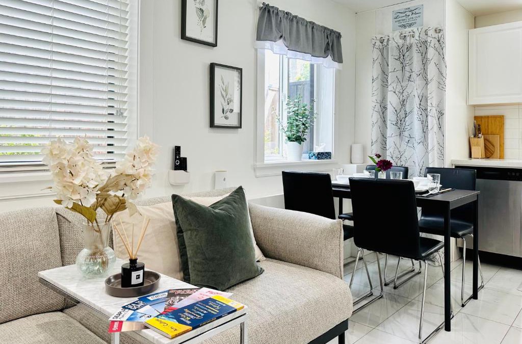 Vancouver South House | 2BR 1.5BA Full Kitchen Private Guest House - Free Parking - Central Location