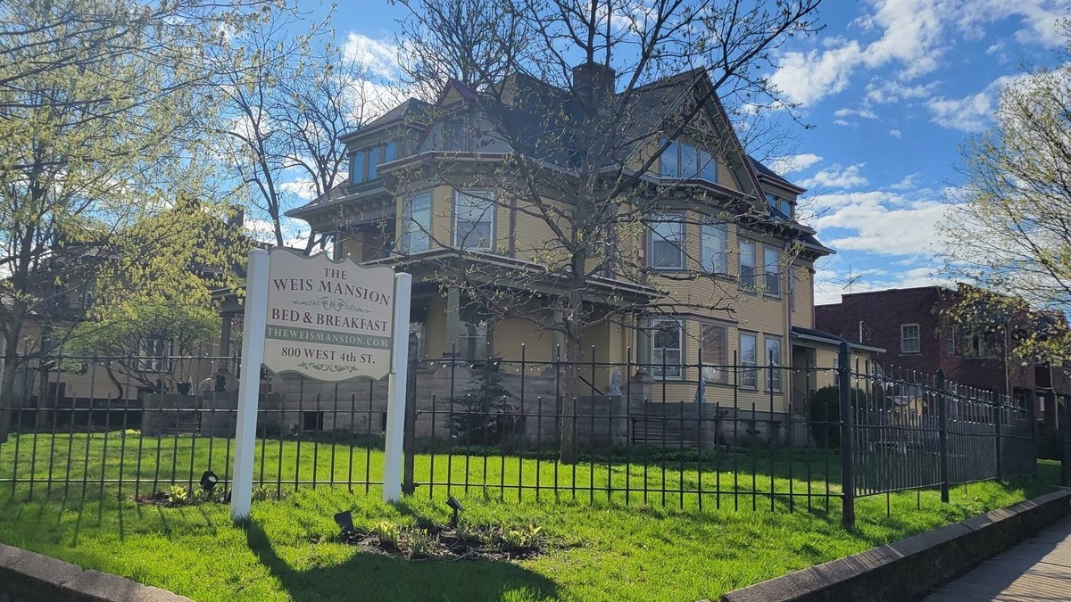 Waterloo Apartment | 2br 1ba, 3rd floor apt, near dwtn Waterloo, Adults only