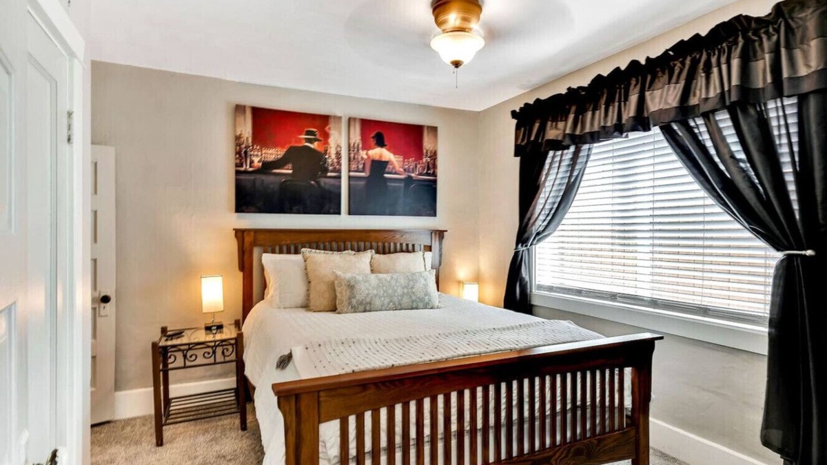 Garden District Cottage | 2BR/1BA Cute 1910 Cottage - Walk Downtown!