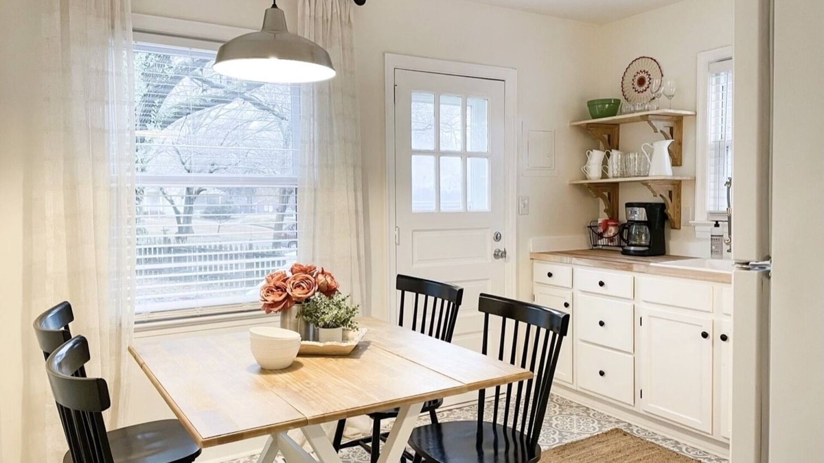 Greensboro House | 2BR 1BA Furnished House King Bed Long Stays & Pets OK