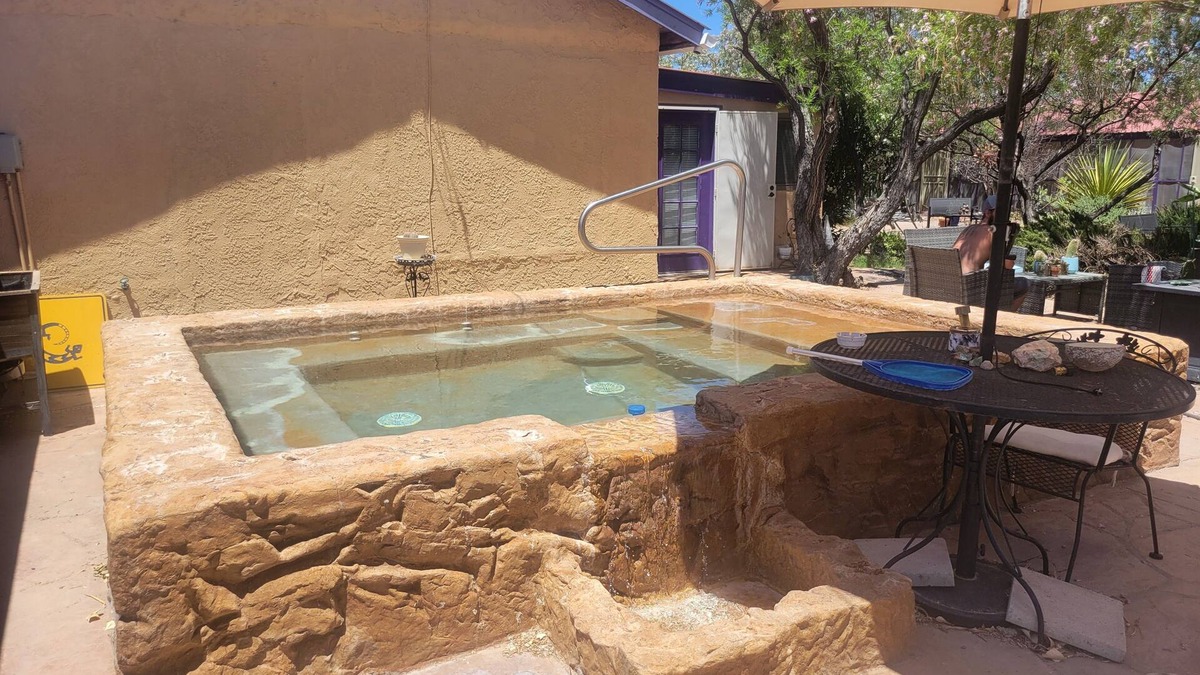 Truth or Consequences House | 2br 1ba house Mineral Hot Springs near Rio Grande sleeps 4 to 6