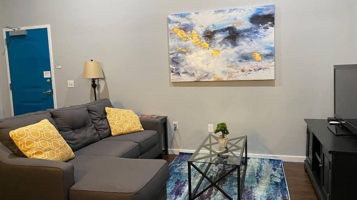 Downtown Kansas City Hotel | #2BR-1BA Loft Downtown KC in Historic Building