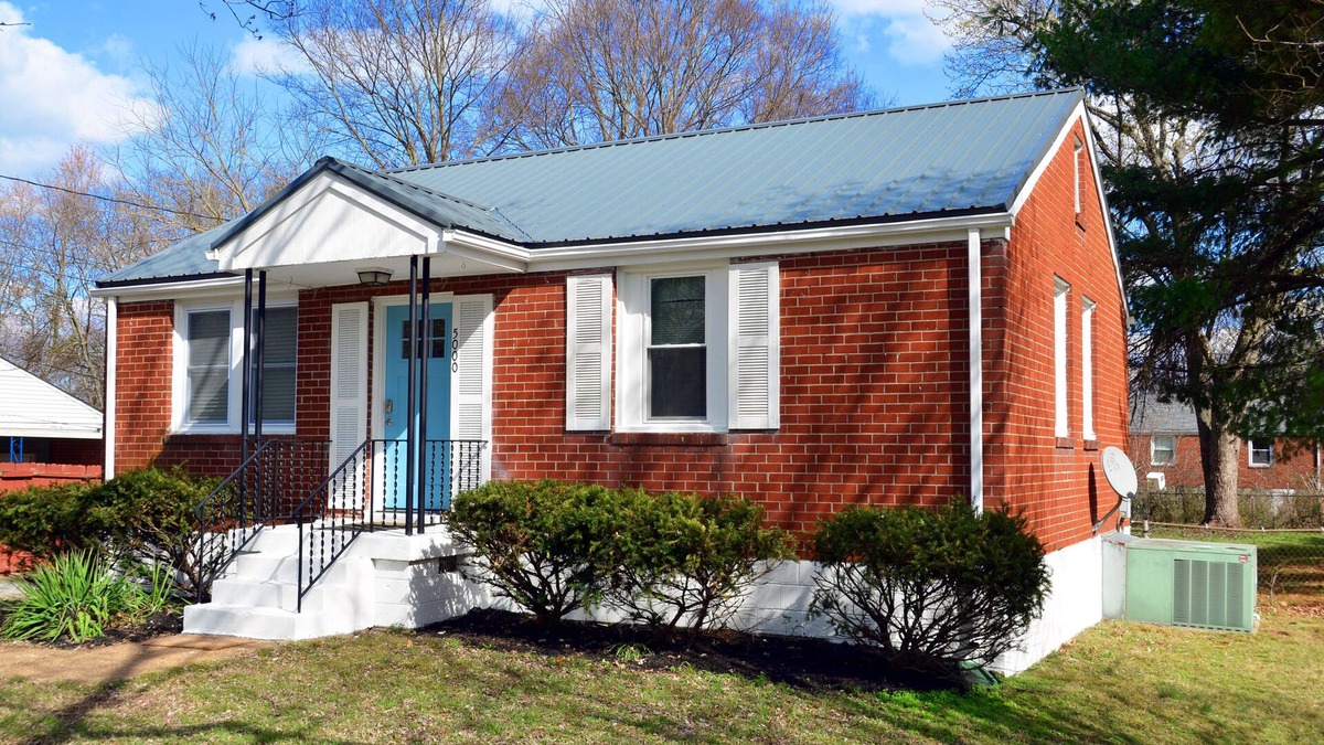 Nashville House | 2BR 1BATH Cozy Cottage Quiet Area! 12mins-Downtown Nashville 10mins-Brentwood!