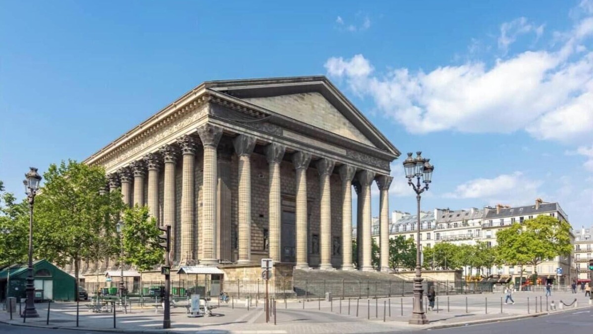 Saint-Germain-l'Auxerrois Apartment | 2br 2 bath in 1st district