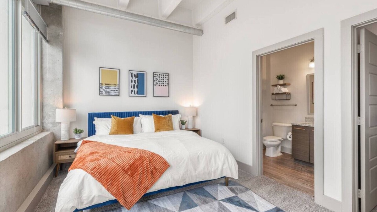 Peachtree Center Apartment | 2BR 2BA Highrise | 1 King and 1 Queen Bed | Downtown ATL