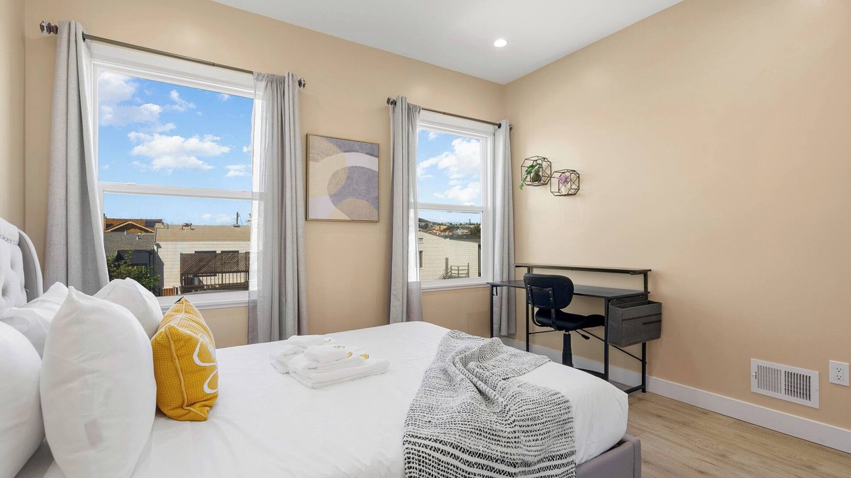 Excelsior Apartment | 2BR 2BA in Excelsior District w Parking