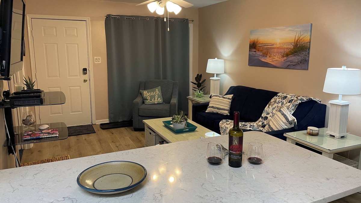 Caine Woods Condo | 2BR 2BA Quiet North OCMD Condo+Hot Tub+Beach+Pool