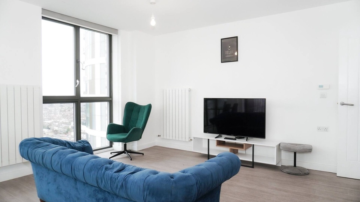 Barking Apartment | 2BR-360 views-Balcony-Parking-WiFi-SmartTV