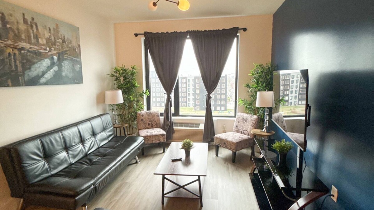 Elizabeth Apartment | 2BR apt near EWR 8306