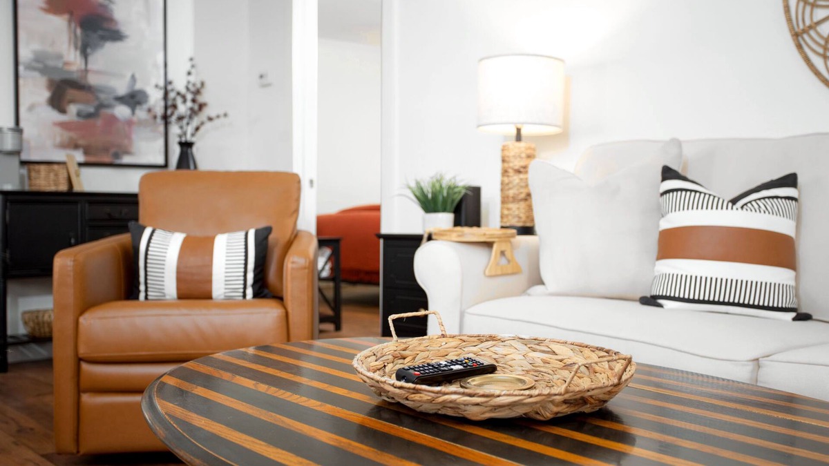Canyon House | 2BR/!BA DOWNTOWN BUNGALOW/NO CLEANING FEE/PETS/CLOSE TO HIKE PALO DURO CANYON.