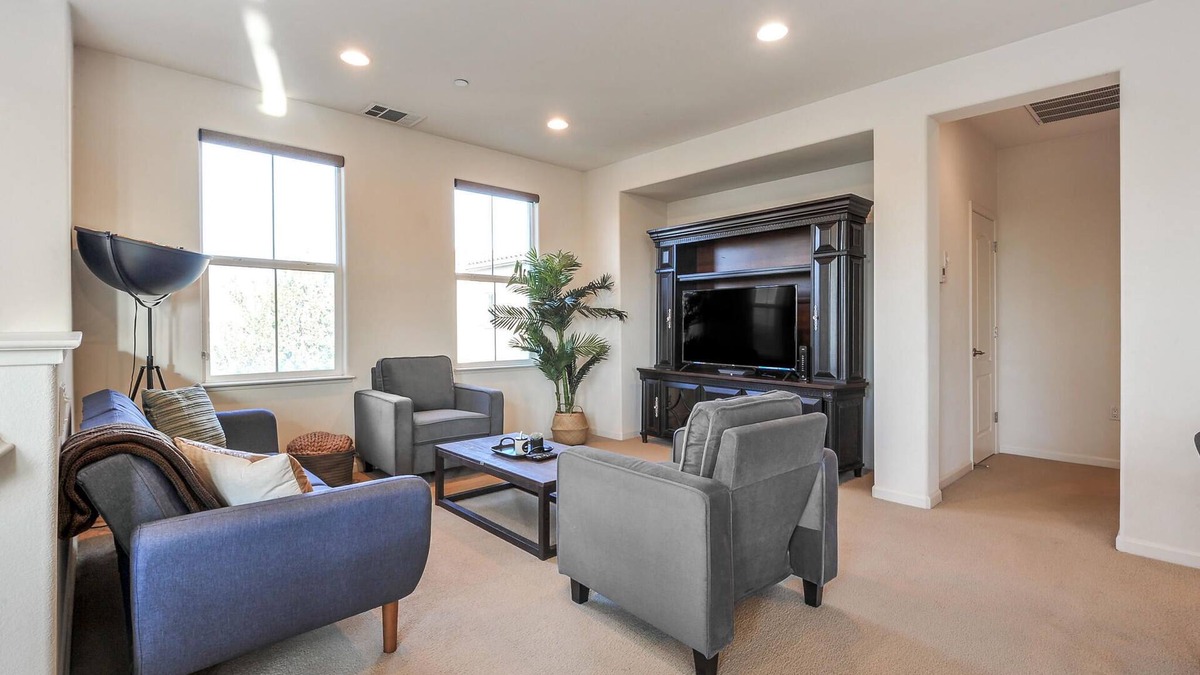 Milpitas Apartment | 2BR Condo in Milpitas with Pool