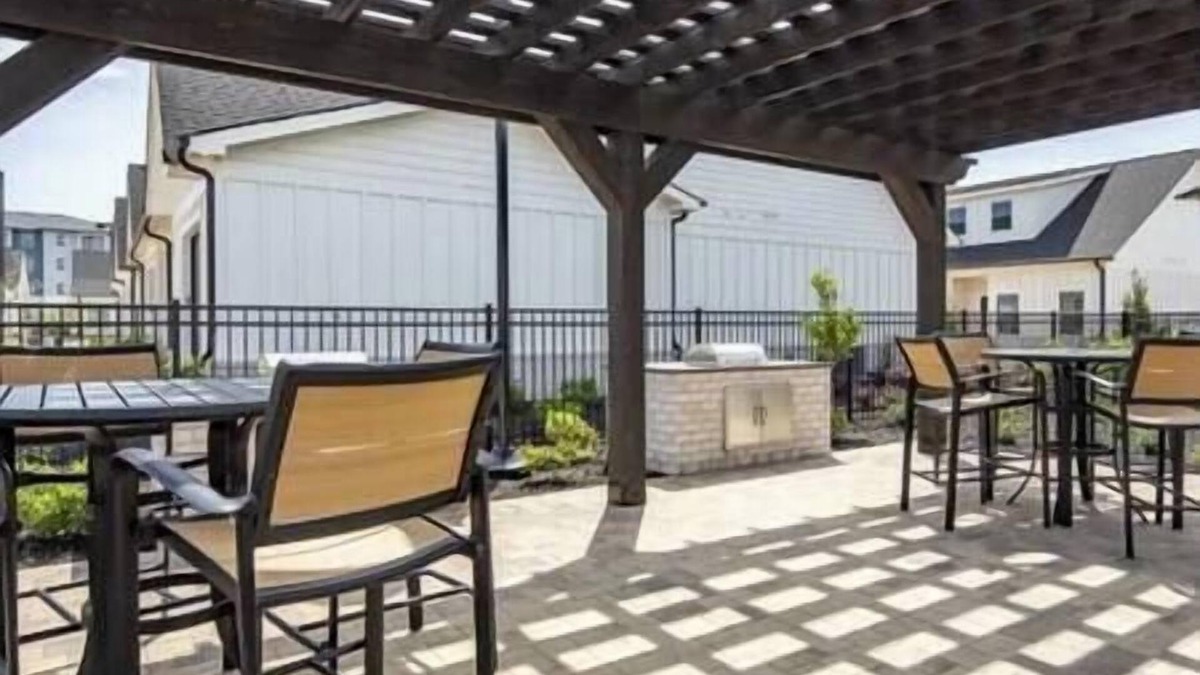 Madison Villa | 2BR Cozy Villa-King Suite| great location