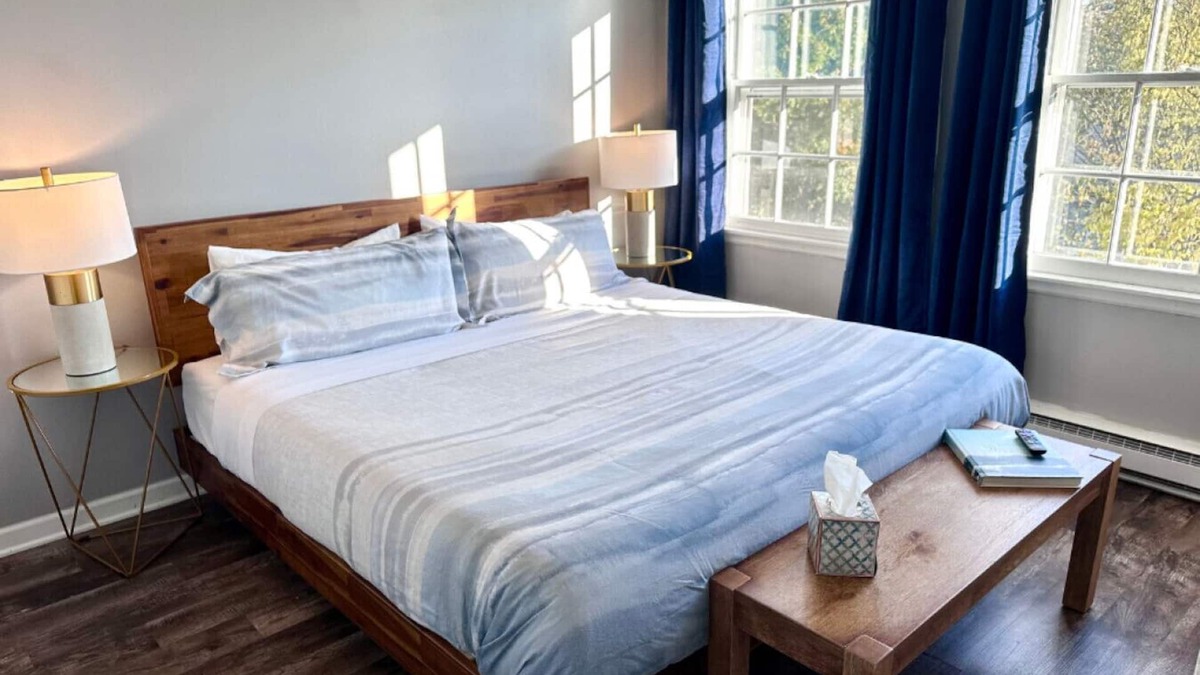 Yorkville Apartment | 2BR Downtown Yorkville Apt by Fox River